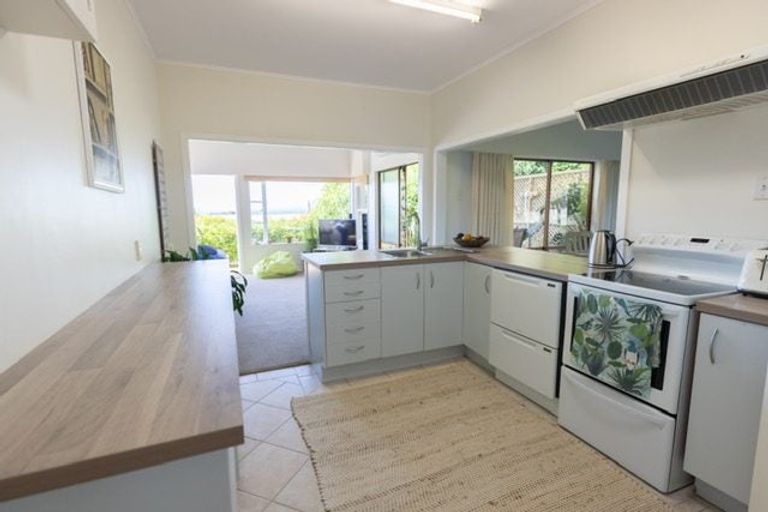 Photo of property in 33 Scott Road, Stanmore Bay, Whangaparaoa, 0932