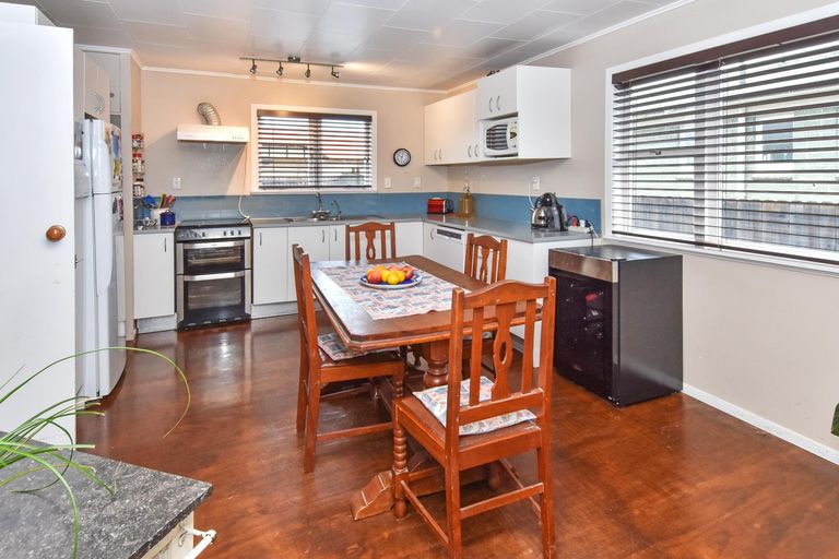 Photo of property in 8 Paterson Avenue, Pukekohe, 2120