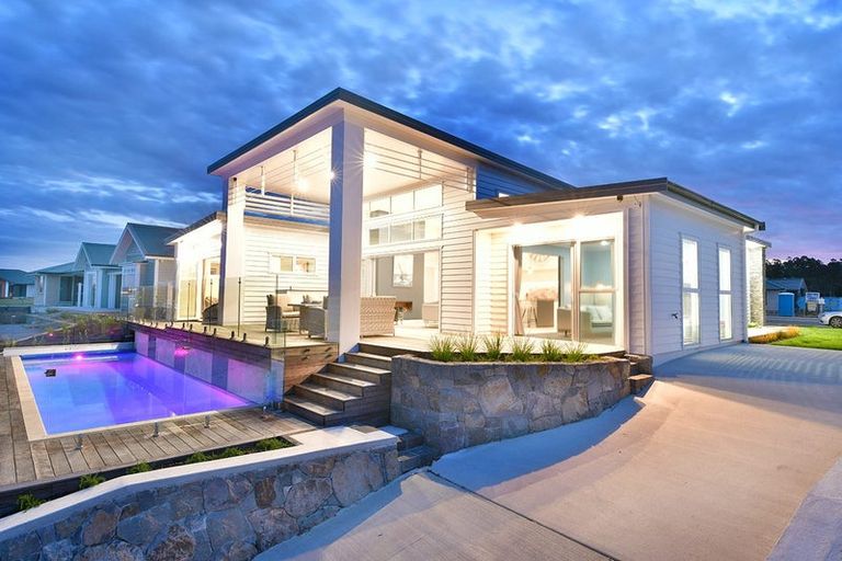 Photo of property in 11 Maturiki Drive, One Tree Point, 0118