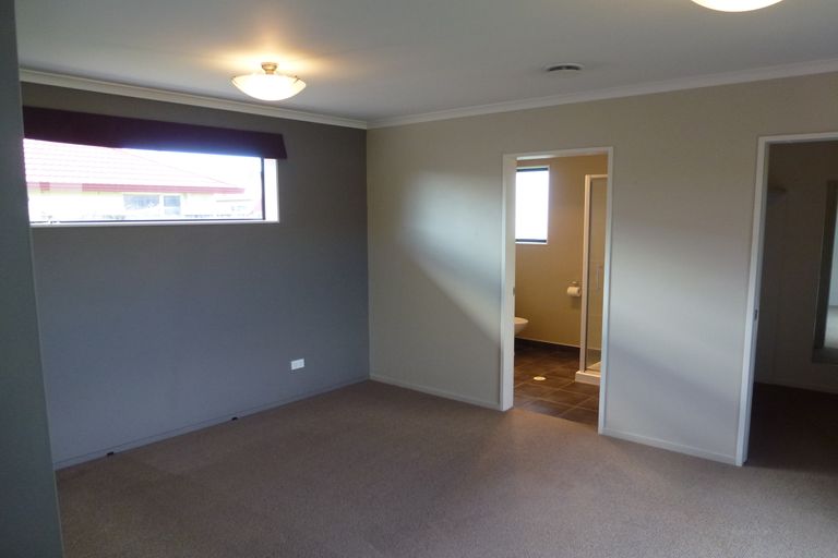 Photo of property in 20 Meridian Grove, Kelvin Grove, Palmerston North, 4414