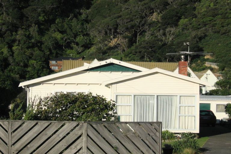 Photo of property in 7 Pukatea Street, Eastbourne, Lower Hutt, 5013