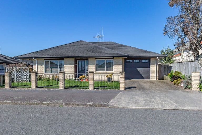 Photo of property in 66 Weraroa Road, Levin, 5510