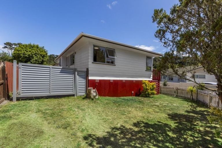 Photo of property in 1/9 Embassy Place, Glenfield, Auckland, 0629