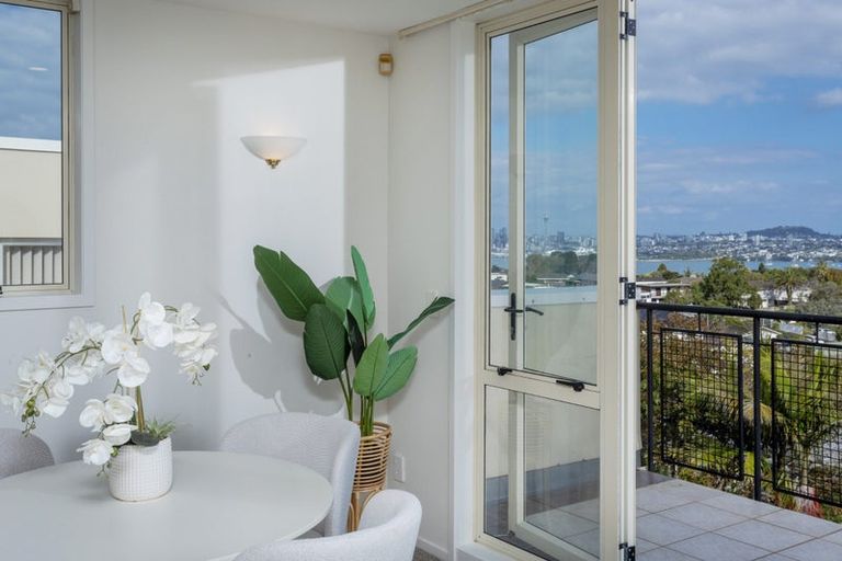 Photo of property in 18/166 Mokoia Road, Chatswood, Auckland, 0626