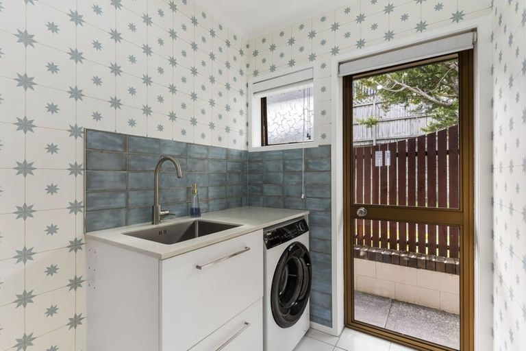 Photo of property in 8 Helvetia Drive, Browns Bay, Auckland, 0630