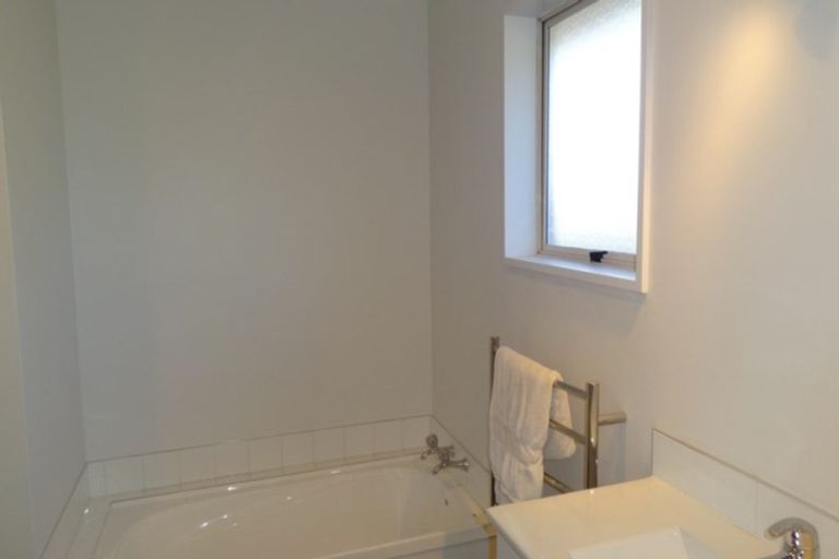 Photo of property in 1 Middlepark Road, Sockburn, Christchurch, 8042