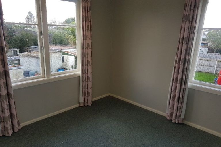 Photo of property in 42 Durham Street, Te Atatu Peninsula, Auckland, 0610