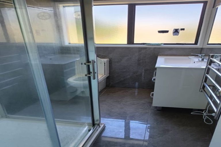 Photo of property in 2/24 Janese Place, Weymouth, Auckland, 2103