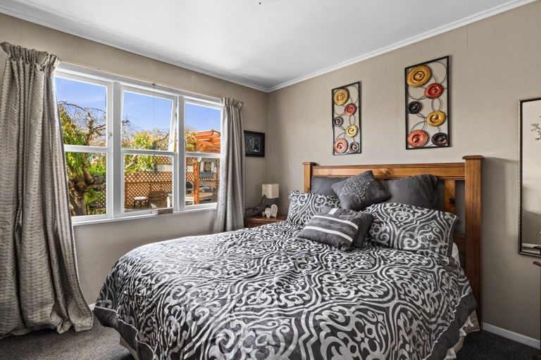 Photo of property in 16 Clarence Cox Crescent, Pirimai, Napier, 4112