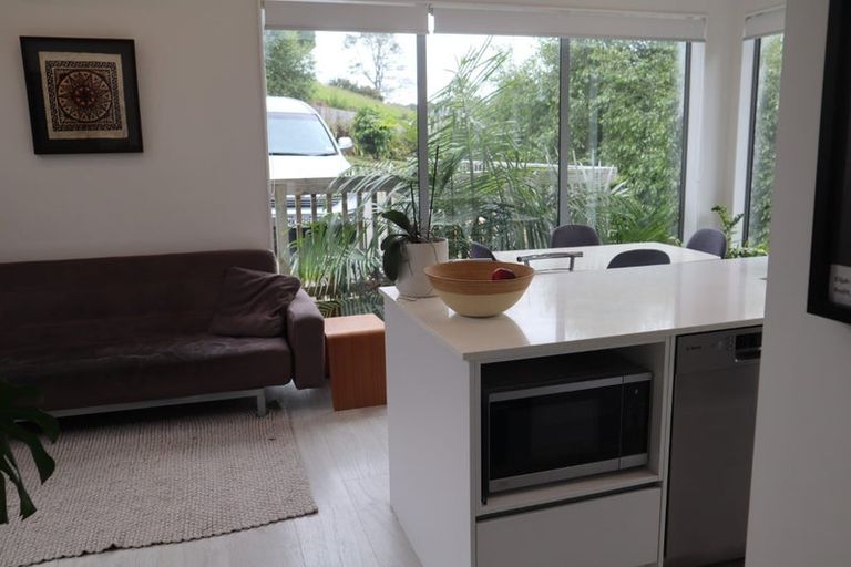 Photo of property in 73 Warman Road, Okura, Auckland, 0792