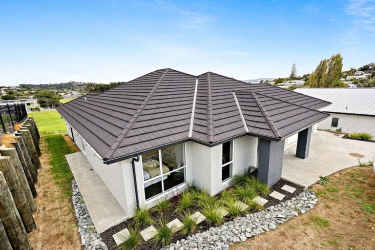 Photo of property in 20 Waititiro Rise, Stanmore Bay, Whangaparaoa, 0932