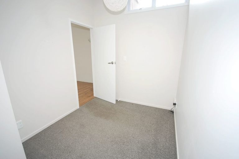 Photo of property in 2/64 Exmouth Road, Northcote, Auckland, 0627