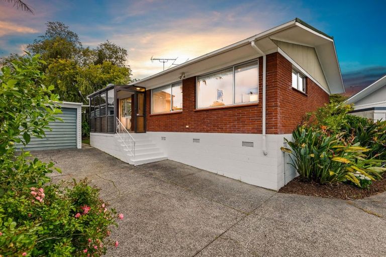 Photo of property in 2/7 Ian Place, Glendene, Auckland, 0602