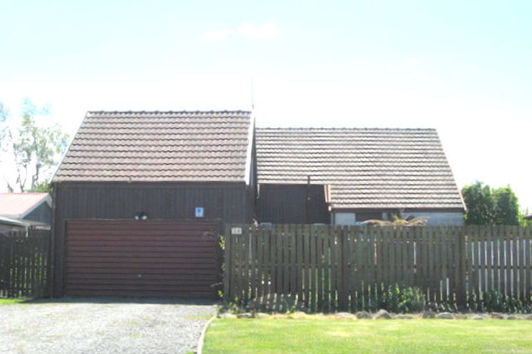 Photo of property in 28 Woodend Road, Woodend, 7610