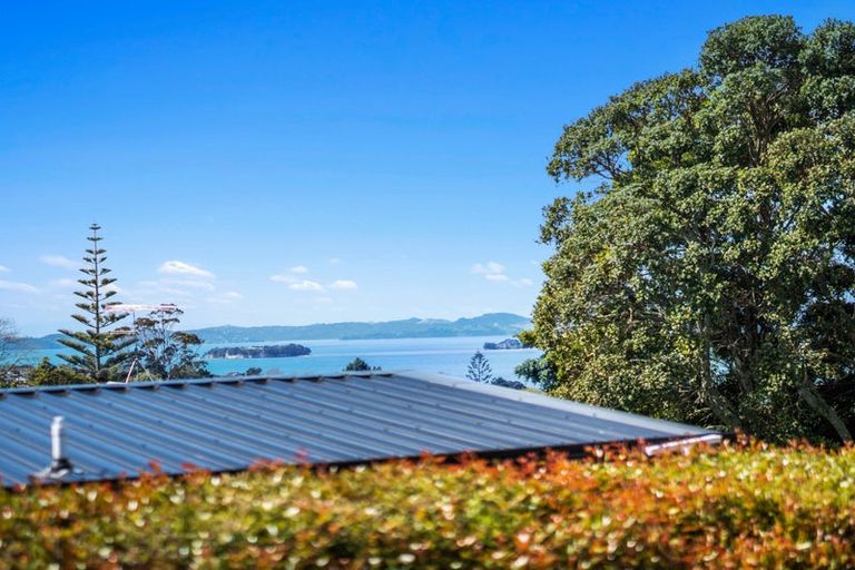 Photo of property in 4 Advene Road, Cockle Bay, Auckland, 2014