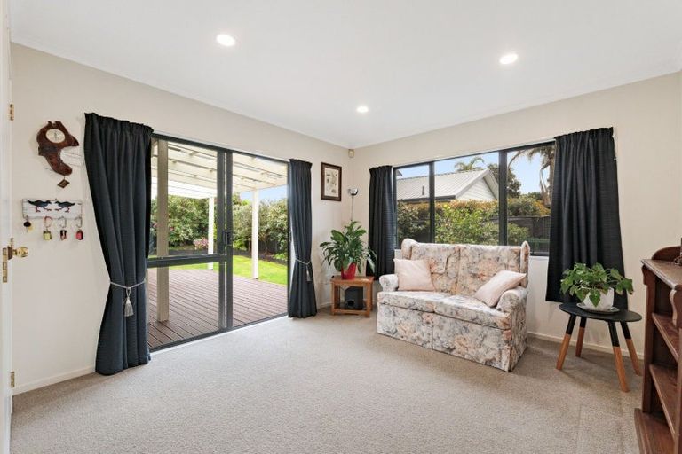 Photo of property in 4 Checketts Place, Papamoa Beach, Papamoa, 3118