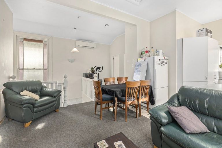 Photo of property in 102 Tinakori Road, Thorndon, Wellington, 6011