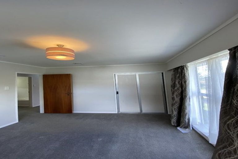 Photo of property in 30 Deller Grove, Silverstream, Upper Hutt, 5019