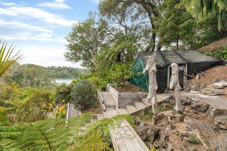 Photo of property in 68 Laingholm Drive, Laingholm, Auckland, 0604