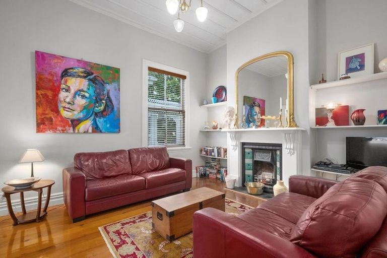 Photo of property in 5 Shoal Bay Road, Devonport, Auckland, 0624