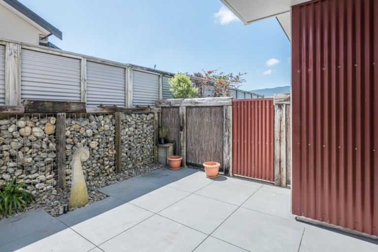 Photo of property in 61 Quadrant Heights, Paraparaumu, 5032