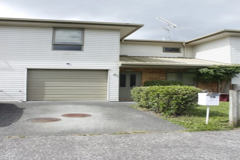 Photo of property in 19 Verdale Circle, Glen Eden, Auckland, 0602