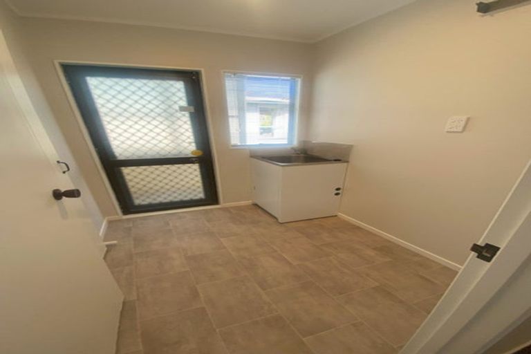 Photo of property in 1/16 Manapouri Place, Pakuranga Heights, Auckland, 2010