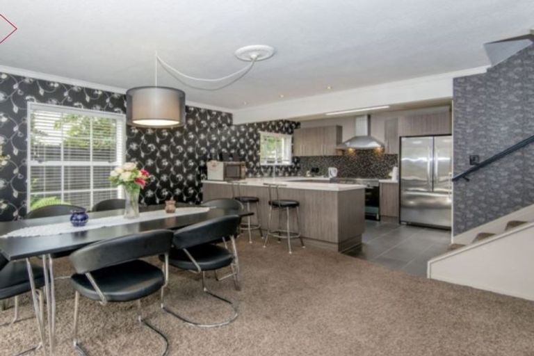 Photo of property in 2/244 Memorial Avenue, Burnside, Christchurch, 8053