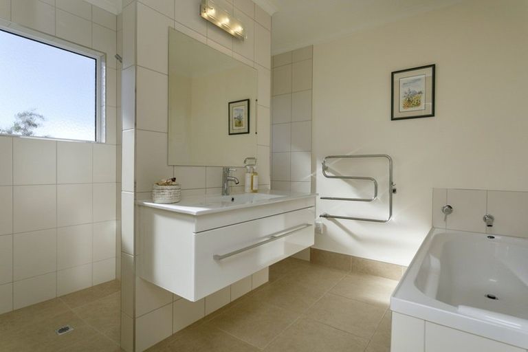 Photo of property in 9 Highland Drive, Acacia Bay, Taupo, 3385