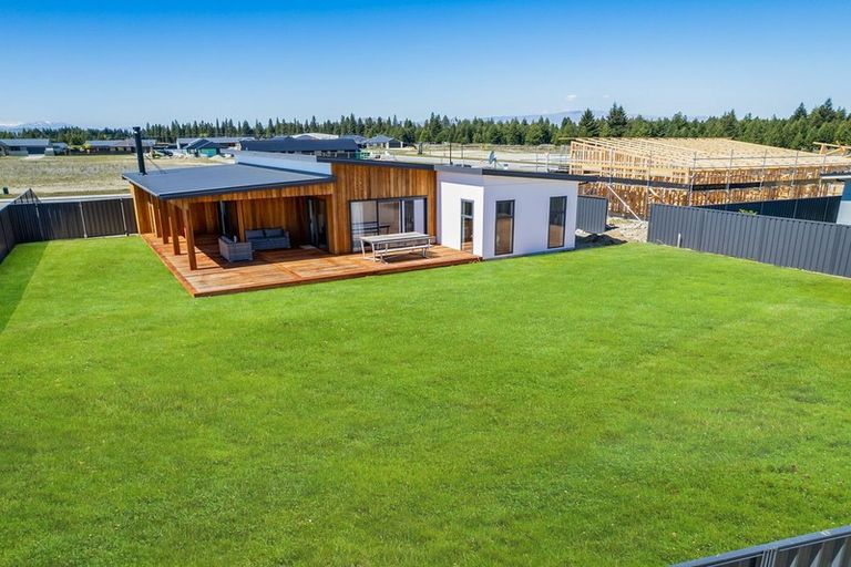 Photo of property in 2 Canal Place, Twizel, 7901