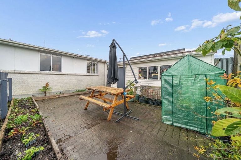 Photo of property in 2/10 Ponderosa Grove, Maoribank, Upper Hutt, 5018