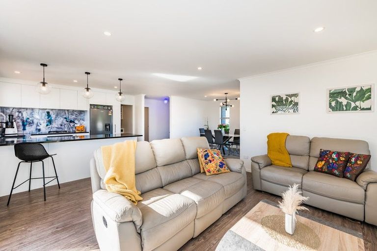 Photo of property in 7 Kikorangi Way, Paraparaumu, 5032