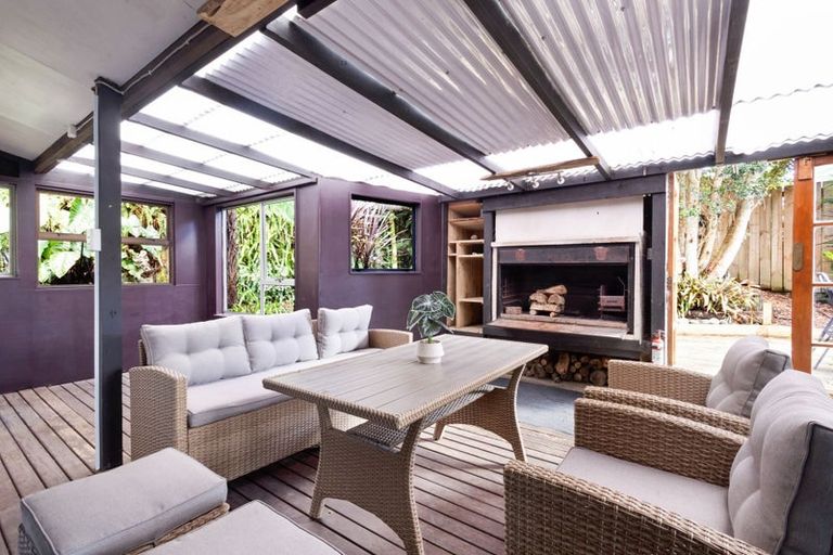 Photo of property in 38 Carlton Terrace, Westown, New Plymouth, 4310