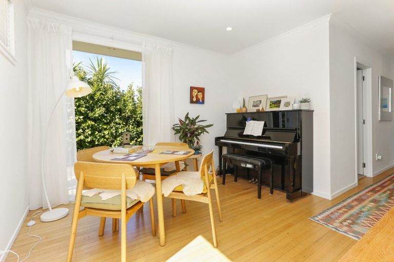 Photo of property in 4 Kapuka Road, Mangere Bridge, Auckland, 2022