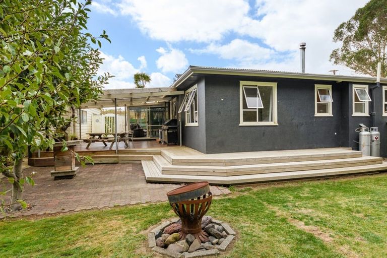 Photo of property in 1112 Rangiotu Road, Rangiotu, Palmerston North, 4477