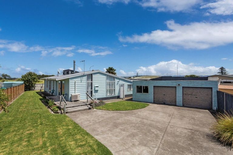 Photo of property in 14 Hinau Place, Edgecumbe, 3120