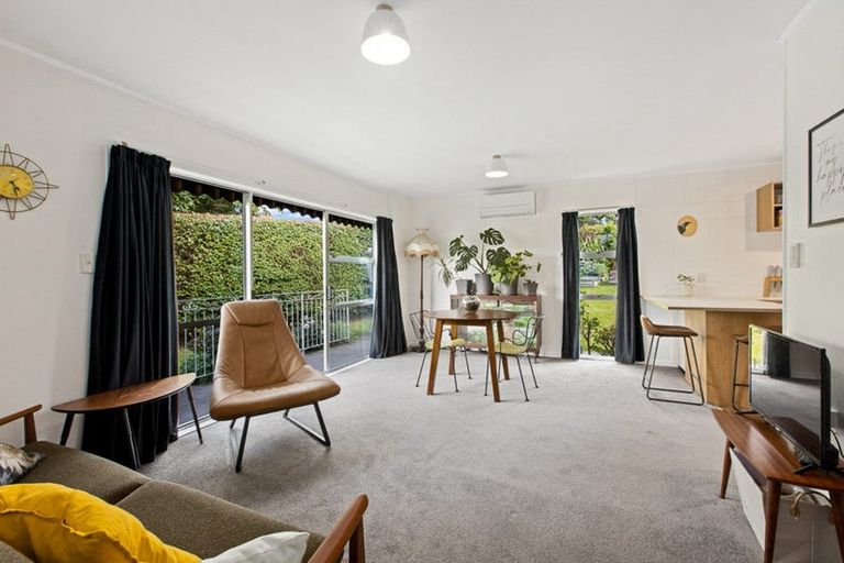 Photo of property in 1/15 Trojan Crescent, New Lynn, Auckland, 0600