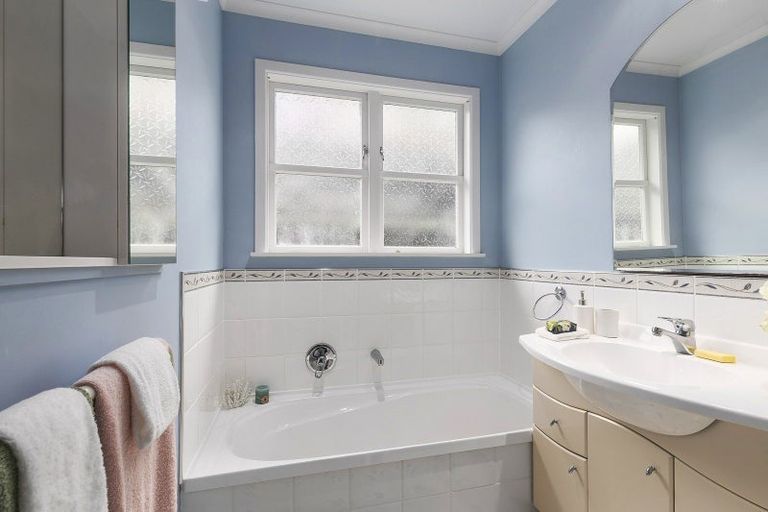 Photo of property in 19a Tawa Terrace, Tawa, Wellington, 5028