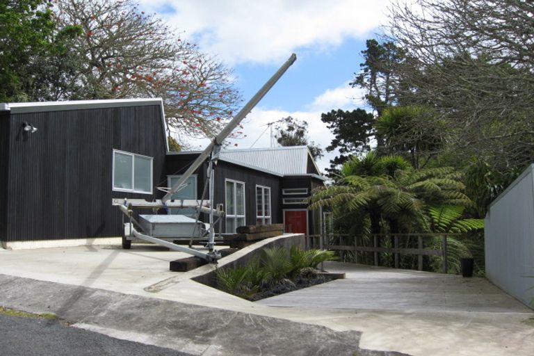 Photo of property in 3 George Avenue, Herald Island, Auckland, 0618