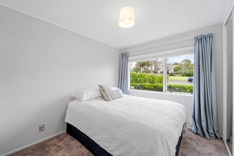 Photo of property in 27 Ponderosa Drive, Oteha, Auckland, 0632