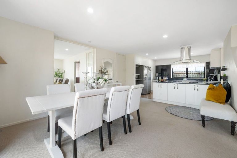 Photo of property in 5/7 Eske Place, Highland Park, Auckland, 2010