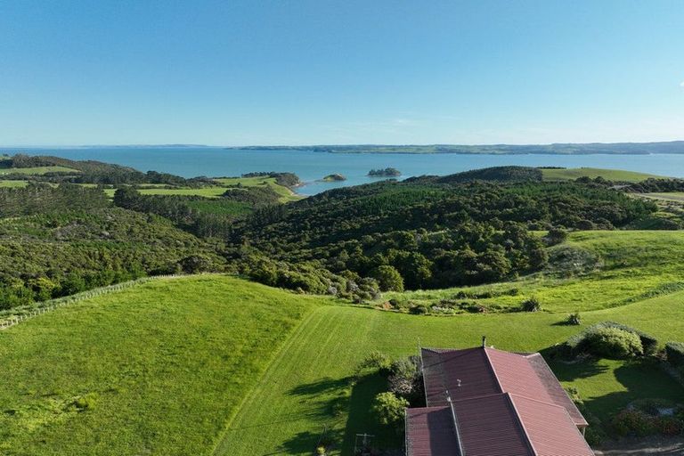 Photo of property in 986 Tinopai Road, Tinopai, Matakohe, 0593