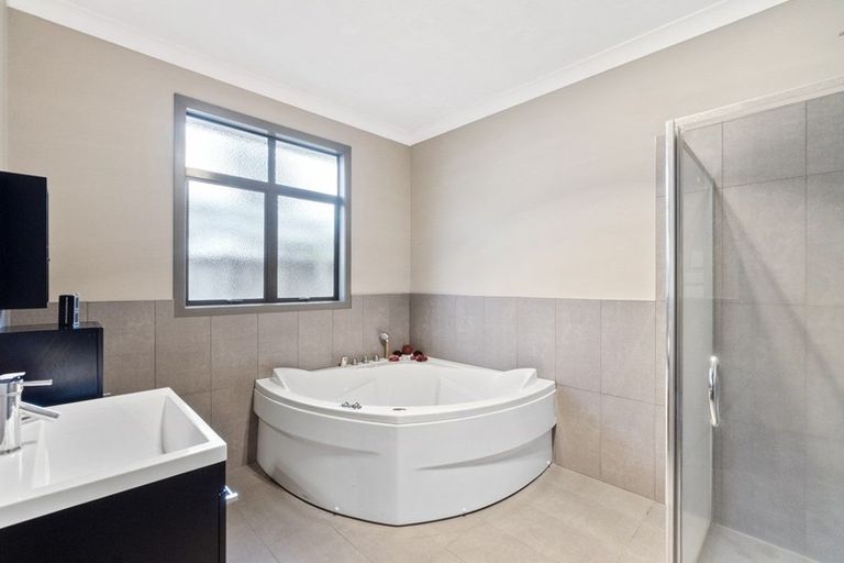 Photo of property in 14 Thistlewood Avenue, Hamilton East, Hamilton, 3216