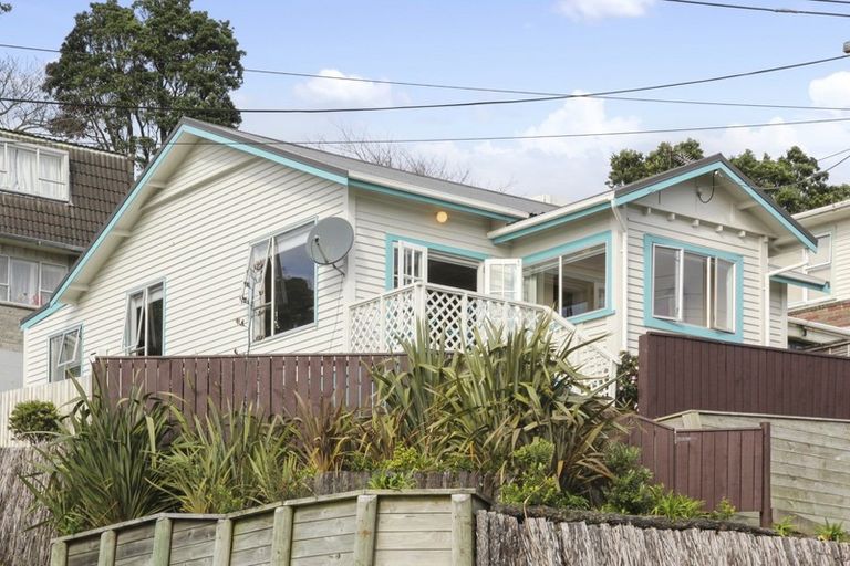Photo of property in 61 Pioneer Road, Moturoa, New Plymouth, 4310