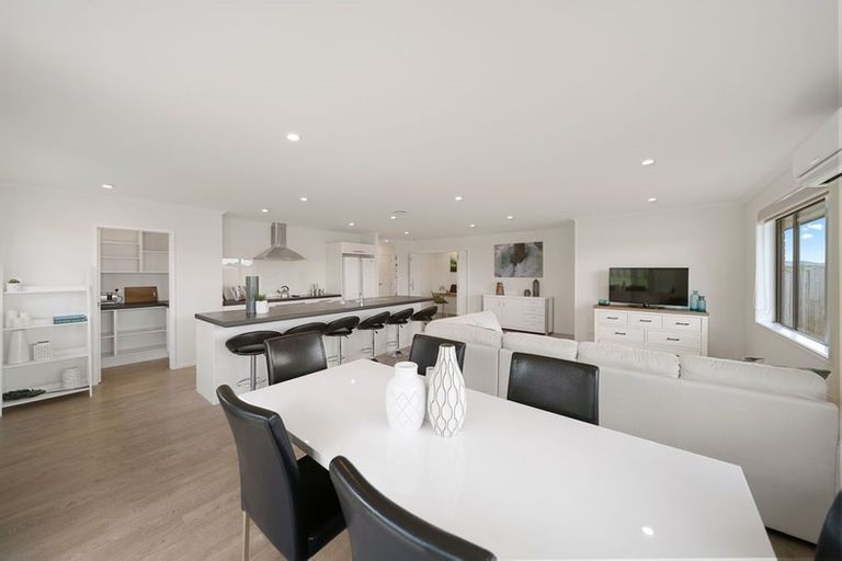 Photo of property in 12 Regis Park Drive, Pukekohe, 2120