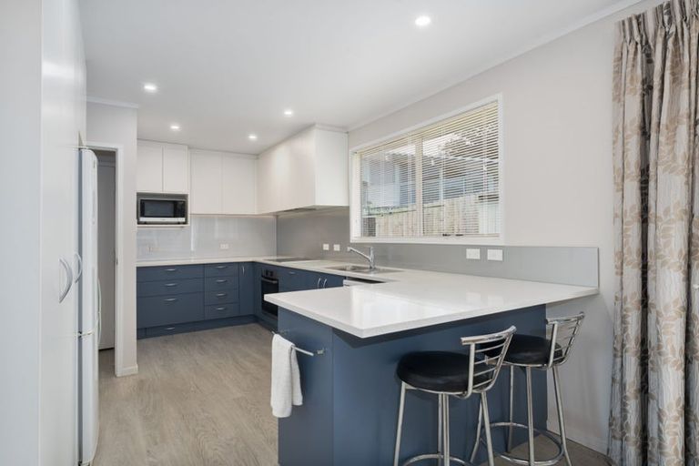 Photo of property in 17 Fitzwater Place, Henderson, Auckland, 0612