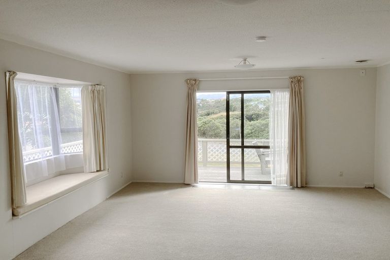 Photo of property in 1a Seagull Place, Whitby, Porirua, 5024