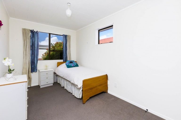 Photo of property in 2/48 Kowhai Avenue, Ebdentown, Upper Hutt, 5018