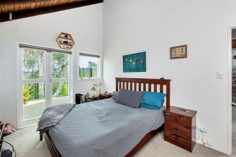 Photo of property in 132 Carlisle Road, Northcross, Auckland, 0632