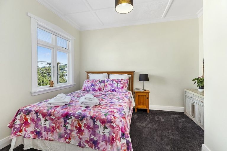 Photo of property in 3 Thames Street, Island Bay, Wellington, 6023